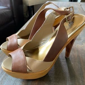 Like New! Wooden sole Baker’s heels